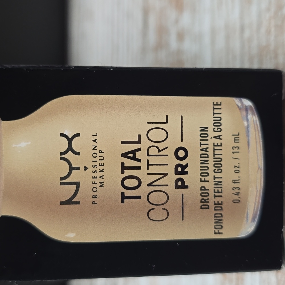 NYX Total Control Pro Foundation - Nude - Picture 2 of 7